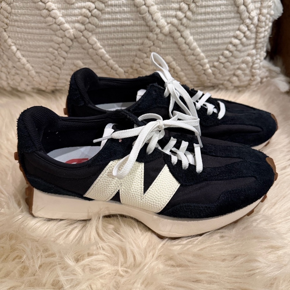 New Balance 327 Sneakers - Picture 2 of 8